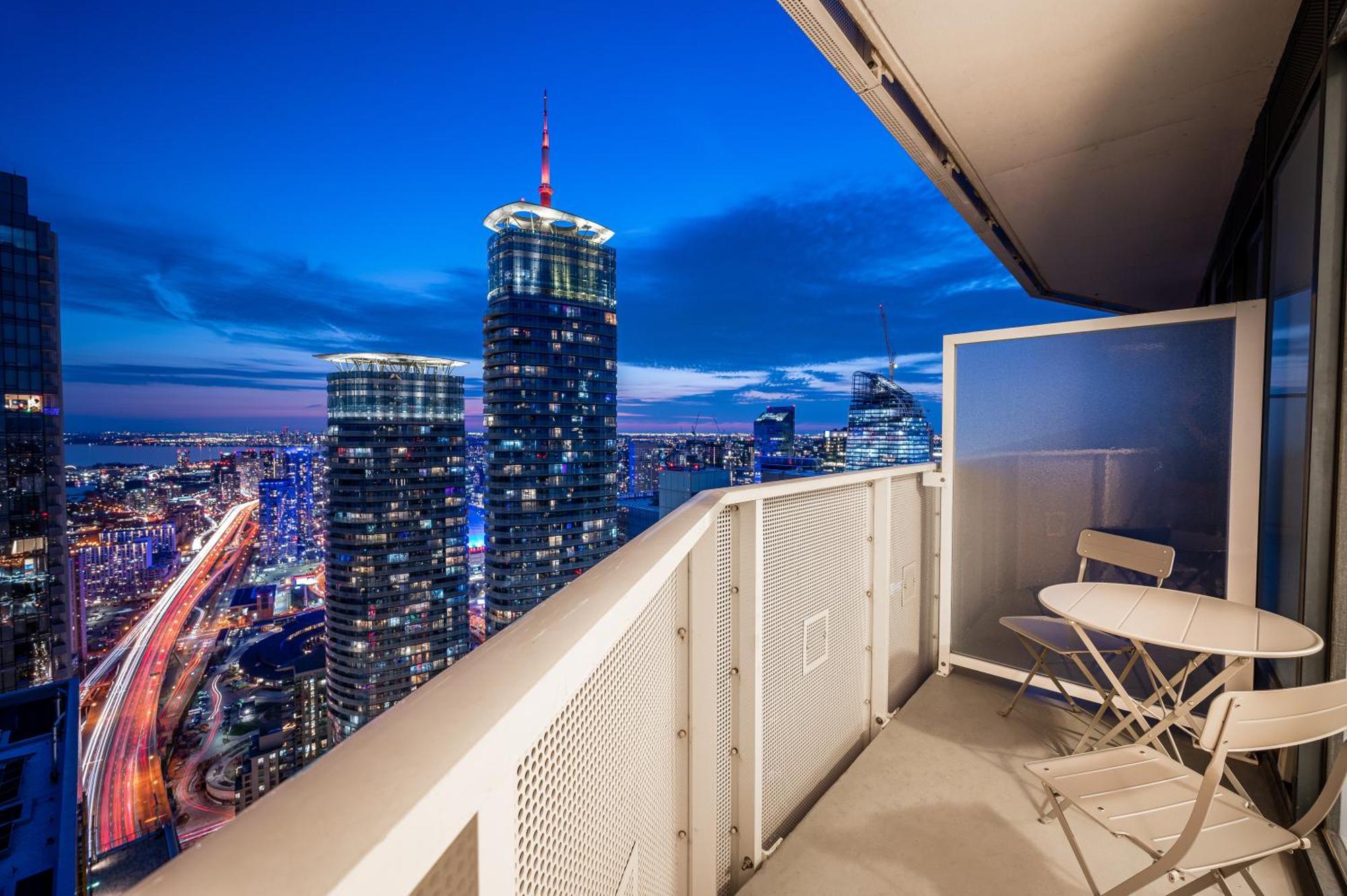 Presidential Suite Heart Of Downtown With Stunning View Toronto Exteriör bild